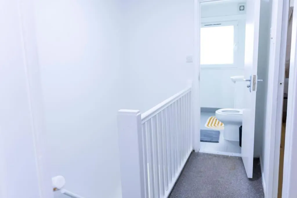 Beautiful 3 Bed House Next To Westfield London Apartment 0*,